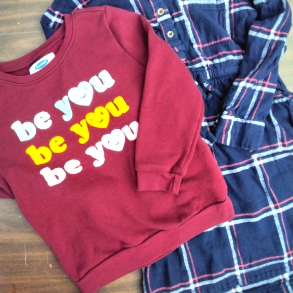 🙂 3/15 Old Navy sweatshirt 5t and dress 6/7 - Picture 4 of 8